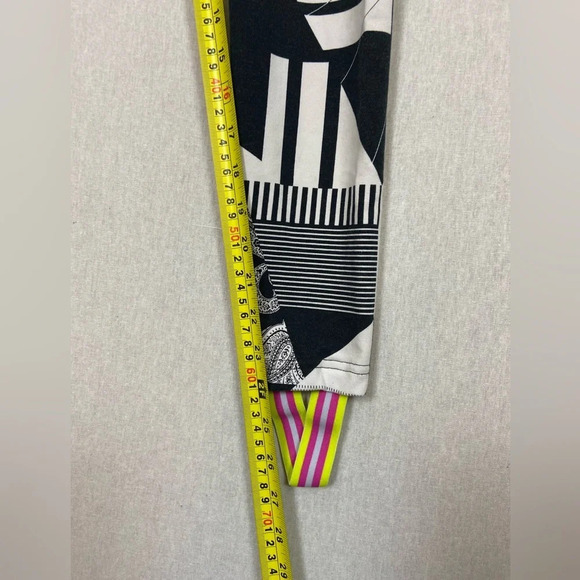 Nike Sportswear Running Leggings Stirrups black white  yellow logo print … - Picture 9 of 10